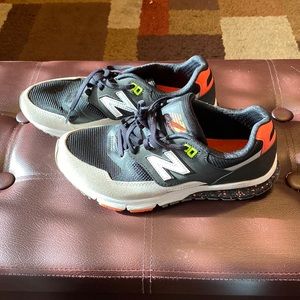 New balance Tennis shoes (E)